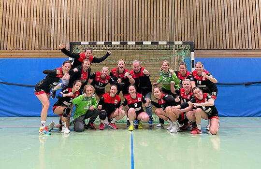 Jubel bei den Frauen 1 nach dem Sieg gegen Ludwigsburg